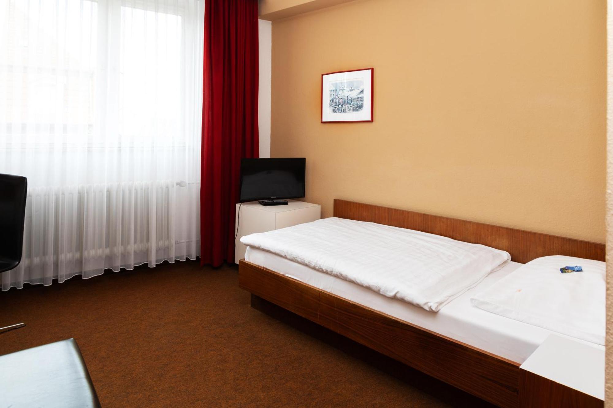Hotel Meran Hallenbad & Sauna Saarbrücken Zewnętrze zdjęcie