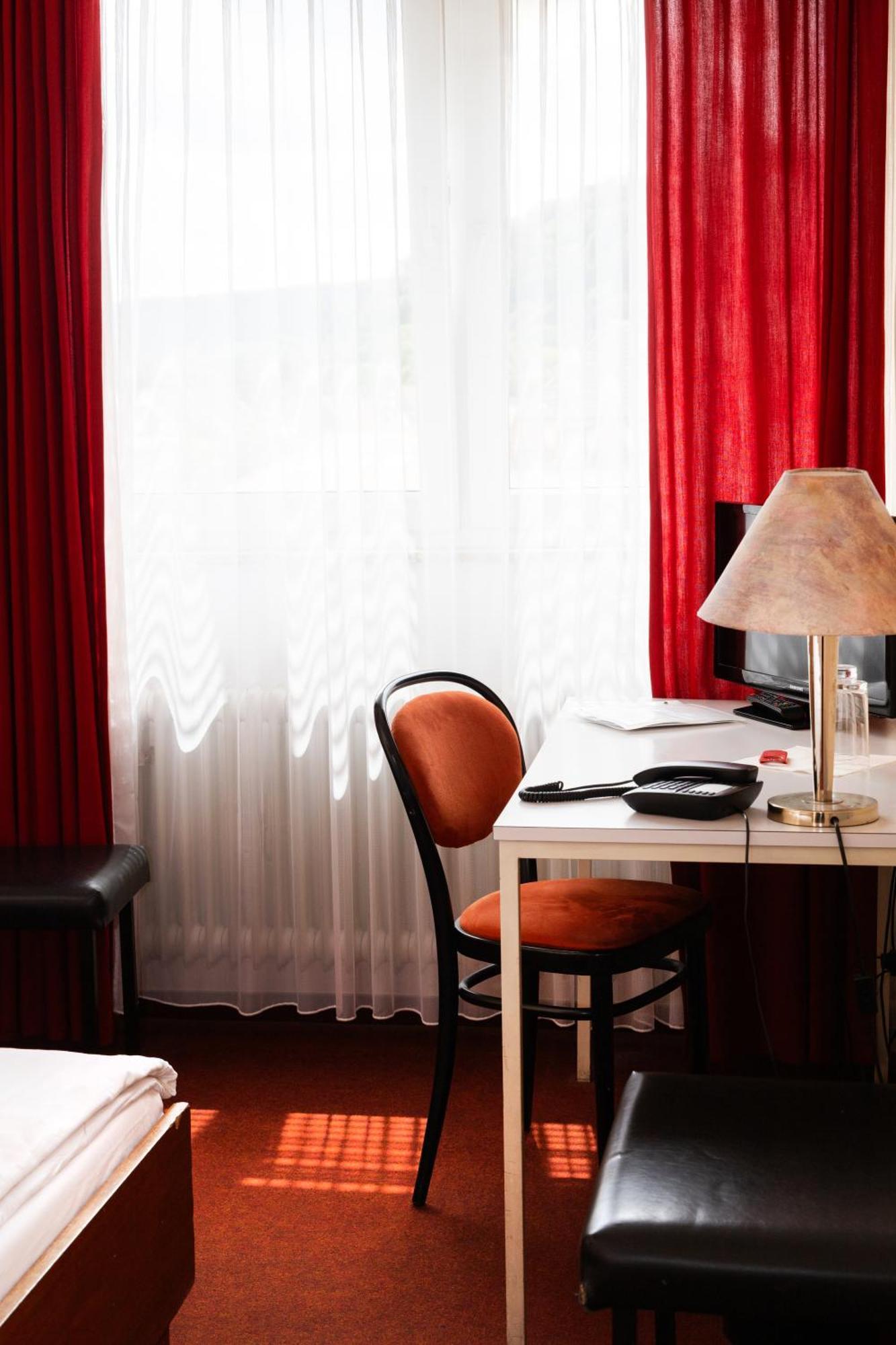 Hotel Meran Hallenbad & Sauna Saarbrücken Zewnętrze zdjęcie